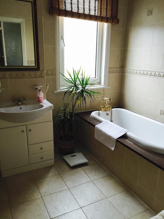 וויטלי ביי Sandsides Guest House מראה חיצוני תמונה